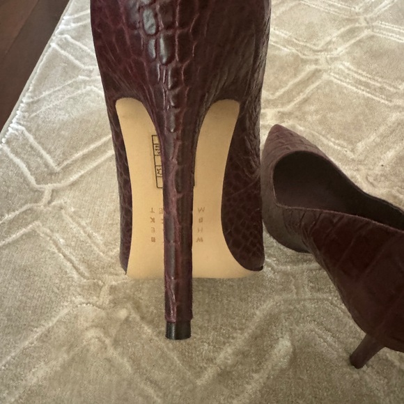 White House Black Market Burgundy Croc Embossed Heels. Brand New , never worn! - Picture 10 of 11